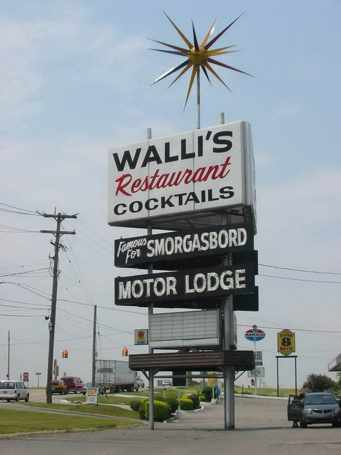 Wallis Drive-In - Wallis East 2006 - G-1431 S Center Rd (newer photo)